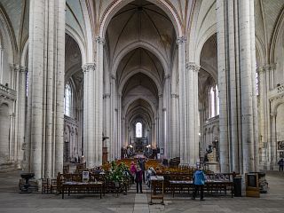 Bild "Poitiers_Kathedrale_innen_02.jpg"