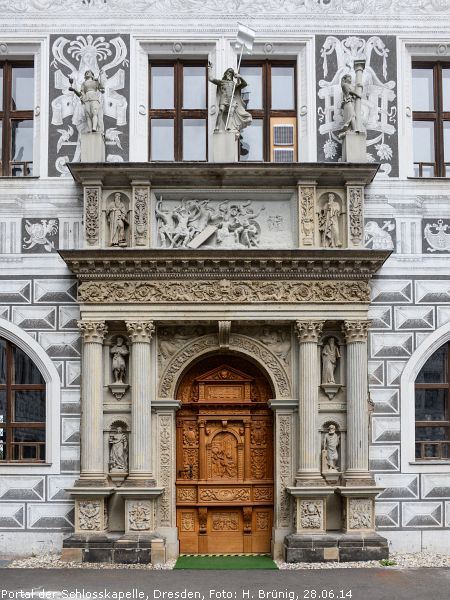 Portalsäule|Portale, Kapitelle und Fassaden/Renaissance/Schlösser,  Gutshäuser, Adelssitze|Schlosskapelle Dresden