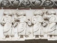 Bild "Toulouse_StSernin_Tuersturz_03.jpg"